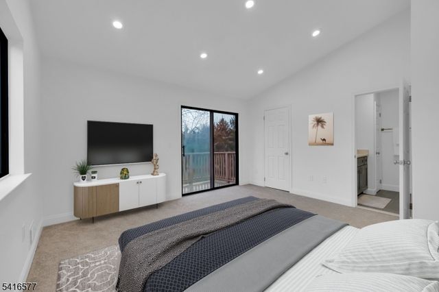 16 Lake Ct, Raritan Twp., NJ 08822