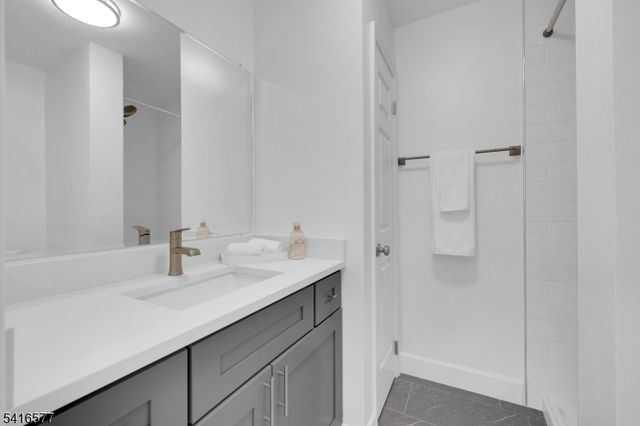 16 Lake Ct, Raritan Twp., NJ 08822