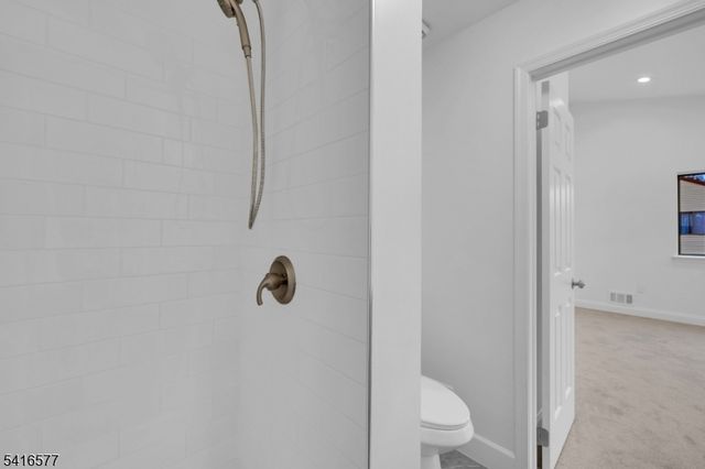 16 Lake Ct, Raritan Twp., NJ 08822