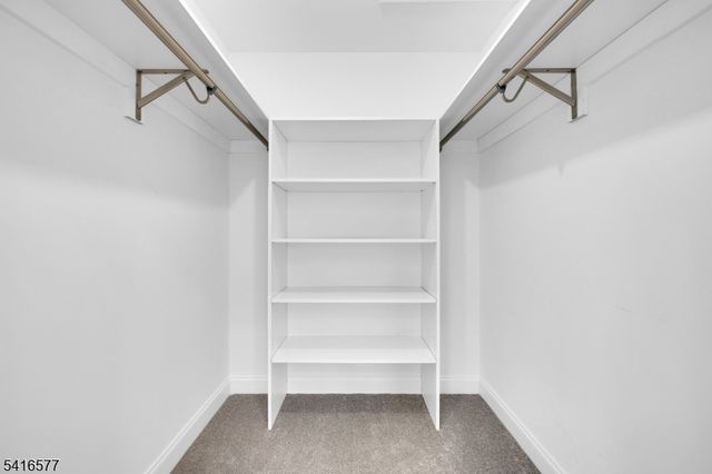 16 Lake Ct, Raritan Twp., NJ 08822