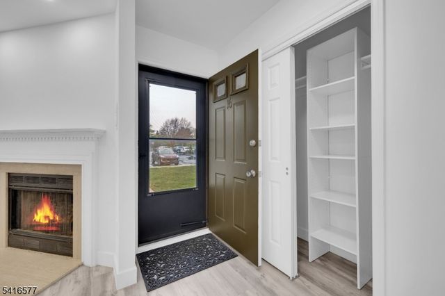 16 Lake Ct, Raritan Twp., NJ 08822