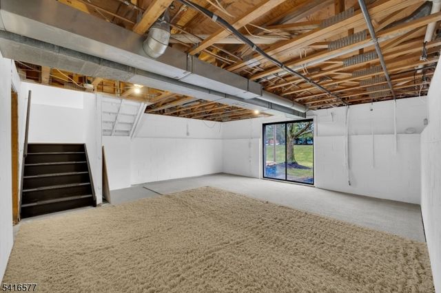 16 Lake Ct, Raritan Twp., NJ 08822