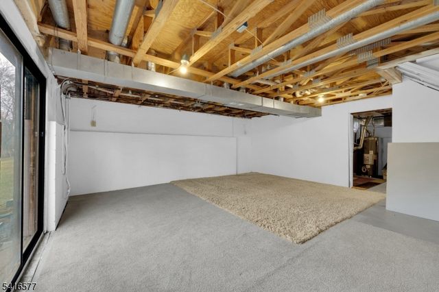 16 Lake Ct, Raritan Twp., NJ 08822