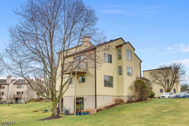 16 Lake Ct, Raritan Twp., NJ 08822