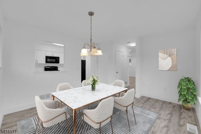 16 Lake Ct, Raritan Twp., NJ 08822