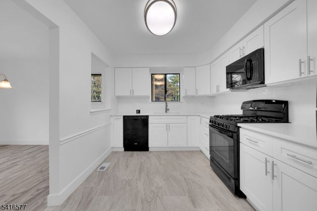 16 Lake Ct, Raritan Twp., NJ 08822