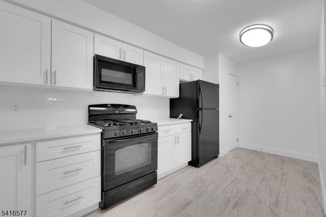 16 Lake Ct, Raritan Twp., NJ 08822