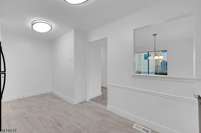 16 Lake Ct, Raritan Twp., NJ 08822