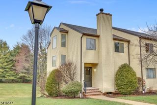 16 Lake Ct, Raritan Twp., NJ 08822
