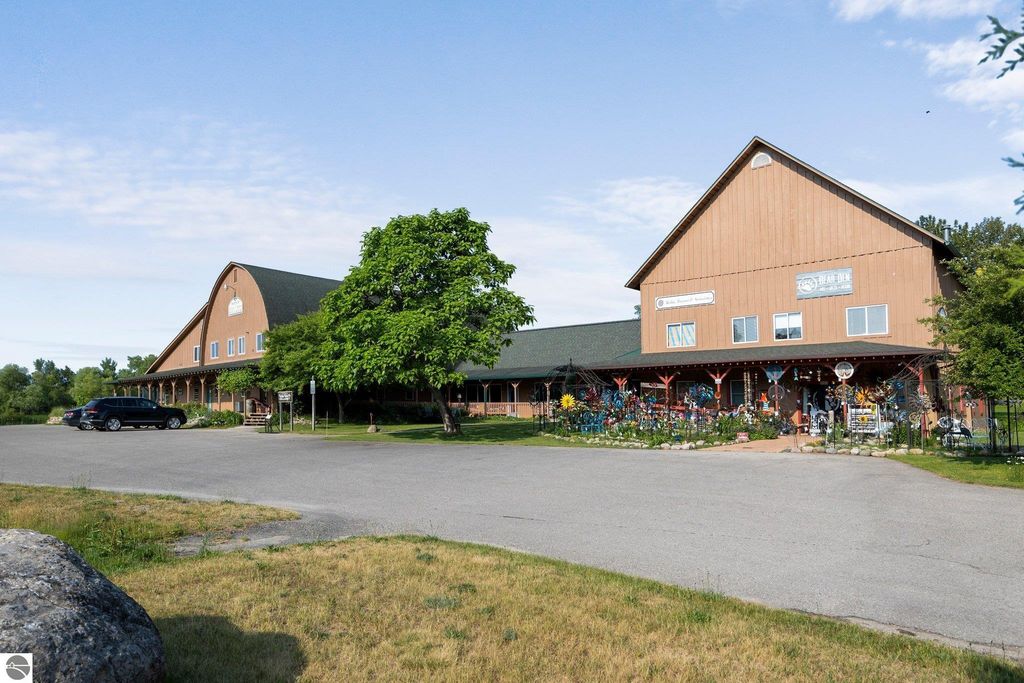 Image 10 of property listing at 5046 S West Bay Shore Dr # 4, Suttons Bay, MI 49682