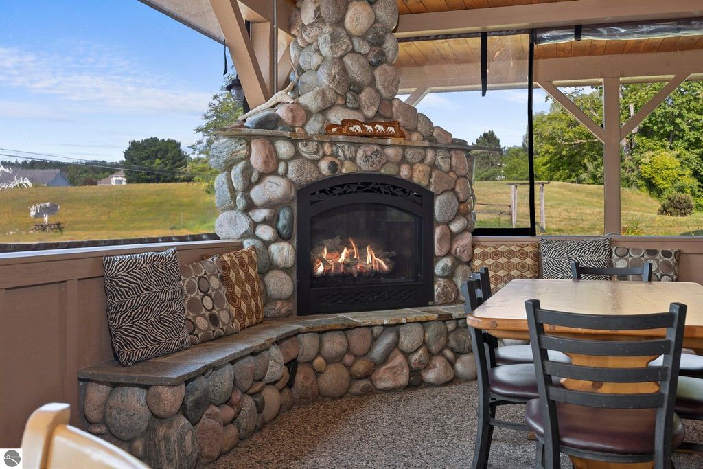 Image 13 of property listing at 5046 S West Bay Shore Dr # 4, Suttons Bay, MI 49682