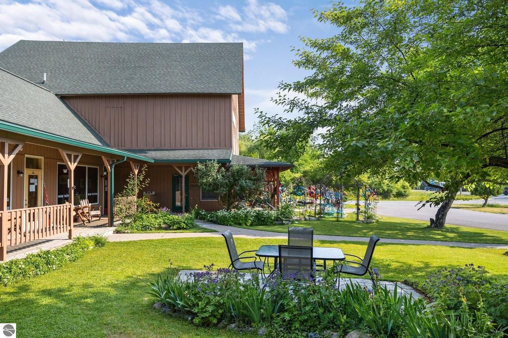 Image 14 of property listing at 5046 S West Bay Shore Dr # 4, Suttons Bay, MI 49682