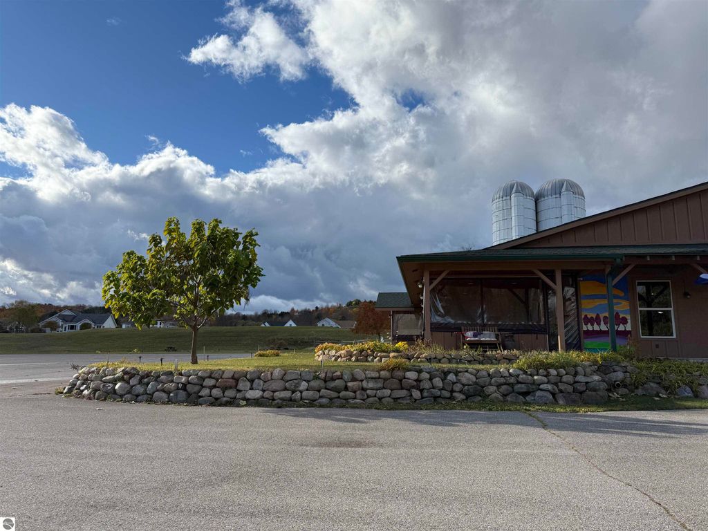 Image 3 of property listing at 5046 S West Bay Shore Dr # 4, Suttons Bay, MI 49682