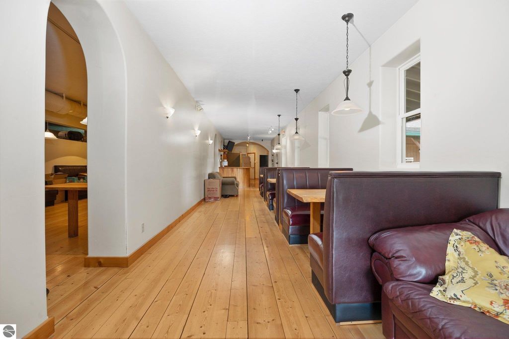 Image 8 of property listing at 5046 S West Bay Shore Dr # 4, Suttons Bay, MI 49682