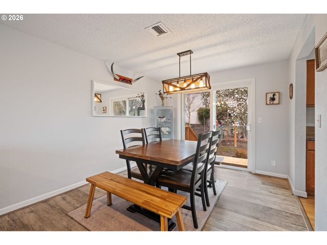 17670 Se EMERALD Dr, Milwaukie, OR 97267