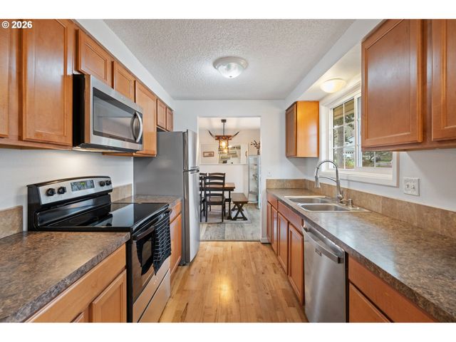 17670 Se EMERALD Dr, Milwaukie, OR 97267