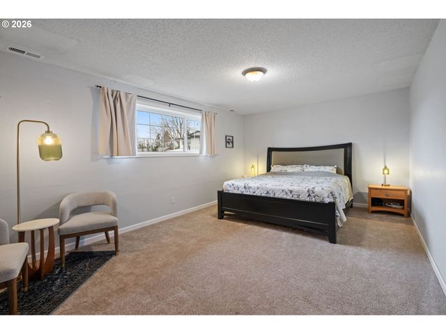 17670 Se EMERALD Dr, Milwaukie, OR 97267