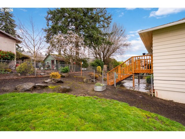 17670 Se EMERALD Dr, Milwaukie, OR 97267