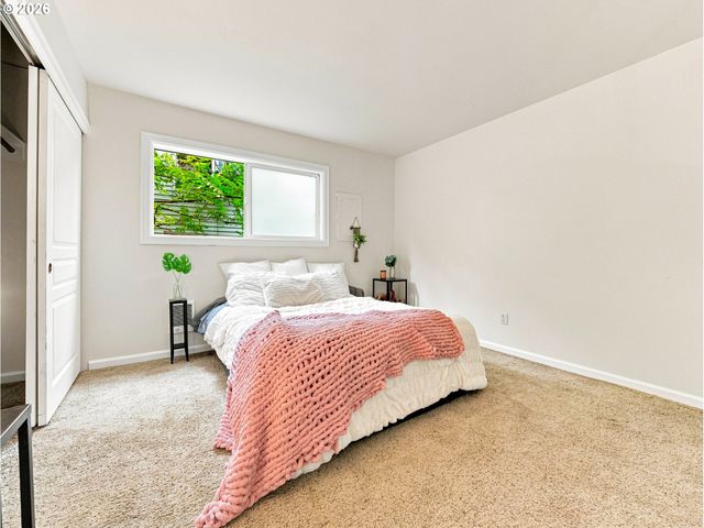 7007 N BURLINGTON Ave, Portland, OR 97203