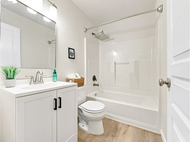 7007 N BURLINGTON Ave, Portland, OR 97203