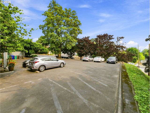 7007 N BURLINGTON Ave, Portland, OR 97203