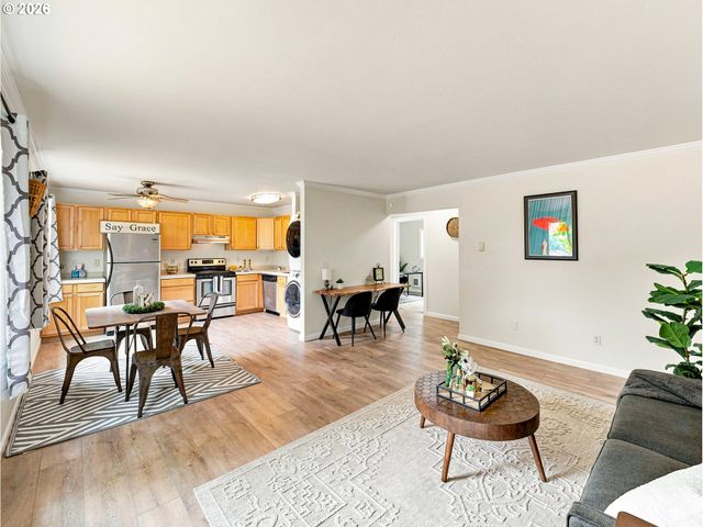 7007 N BURLINGTON Ave, Portland, OR 97203