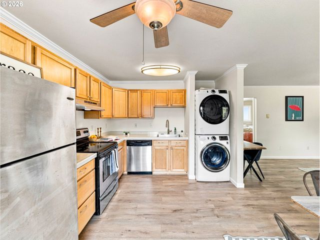 7007 N BURLINGTON Ave, Portland, OR 97203