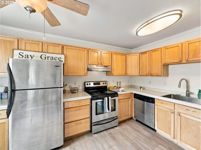 7007 N BURLINGTON Ave, Portland, OR 97203