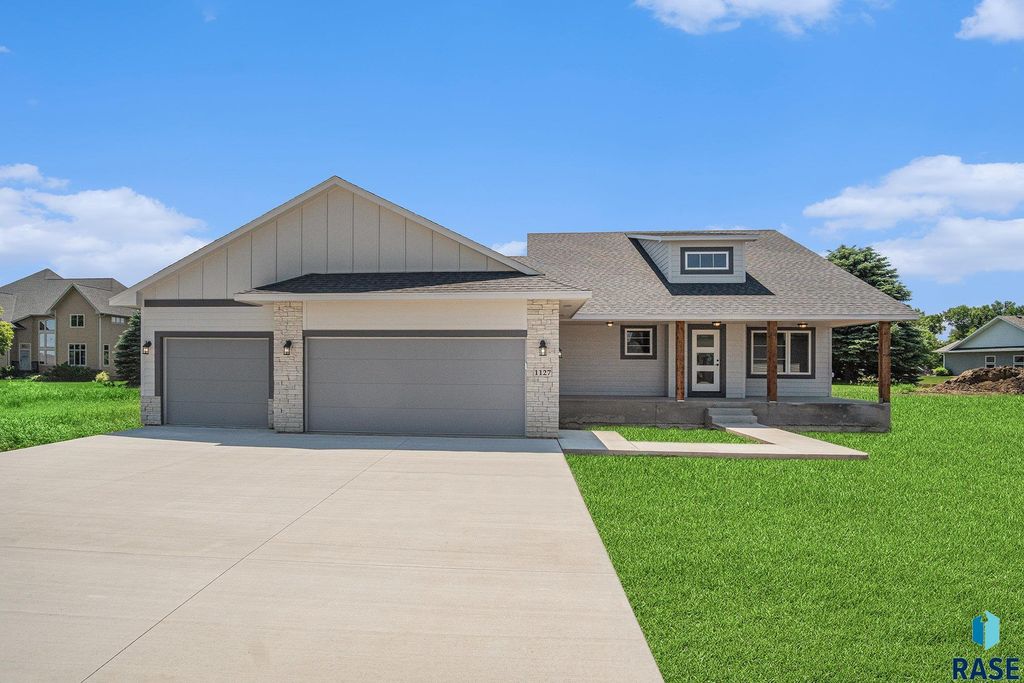 1127 Cyber Ct Court, Madison, SD 57042
