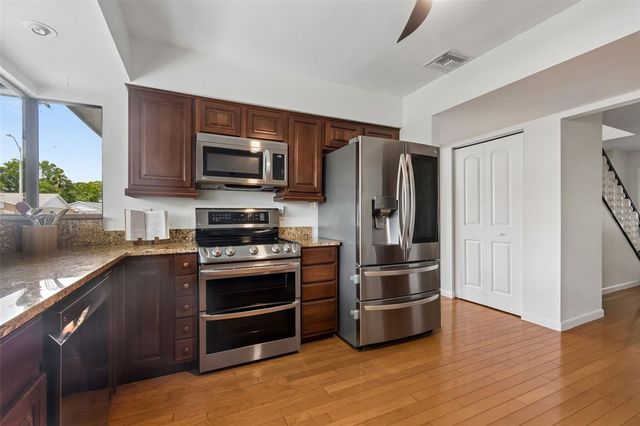 15824 KNOLLVIEW DRIVE, Tampa, FL 33624