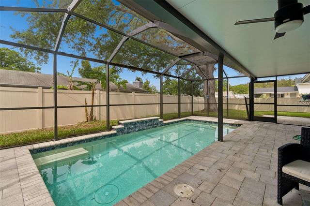 15824 KNOLLVIEW DRIVE, Tampa, FL 33624