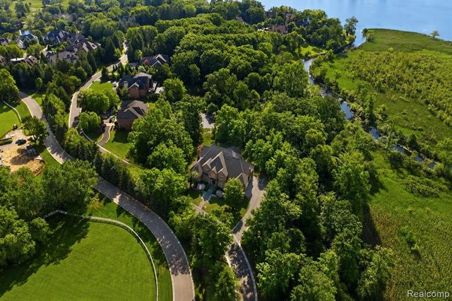 1920 Heron Ridge Drive, Bloomfield Hills, MI 48302