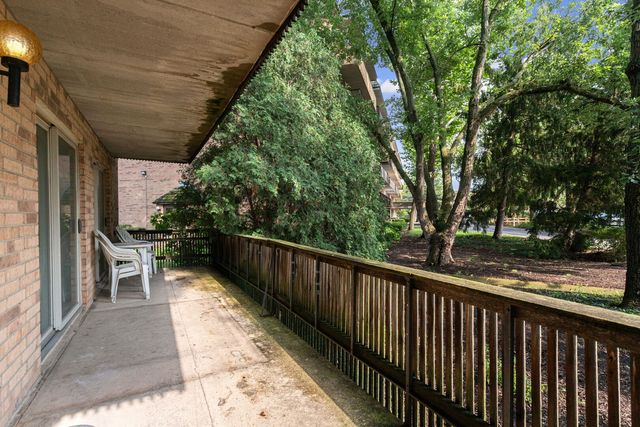 512 Redondo Drive 110, Downers Grove, IL 60516