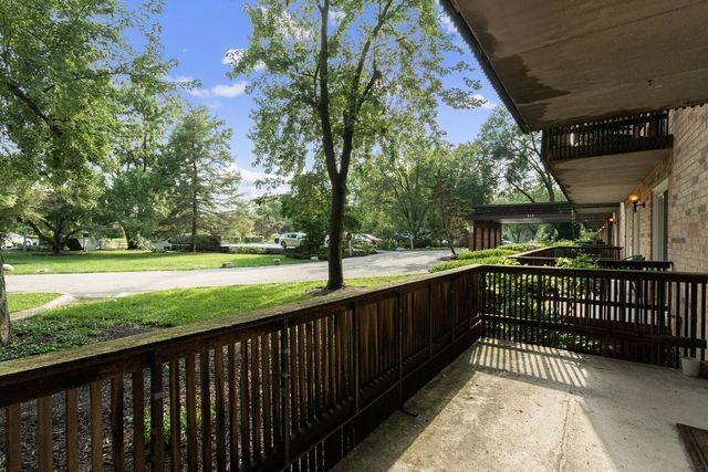 512 Redondo Drive 110, Downers Grove, IL 60516