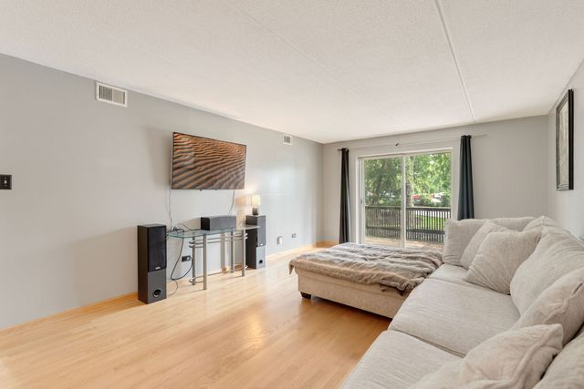 512 Redondo Drive 110, Downers Grove, IL 60516