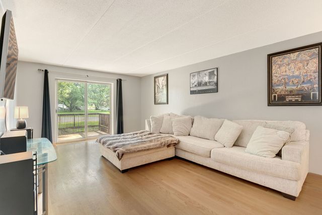 512 Redondo Drive 110, Downers Grove, IL 60516