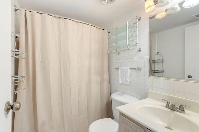 512 Redondo Drive 110, Downers Grove, IL 60516