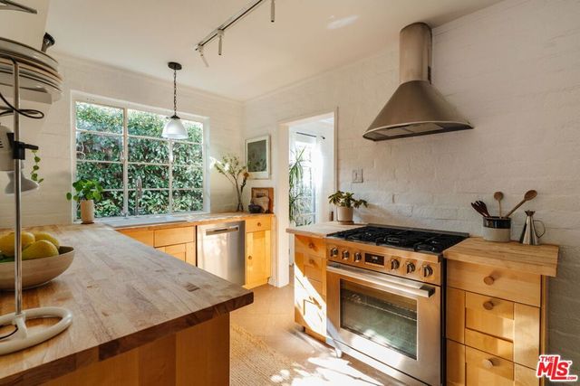 10514 Silverton Avenue, Tujunga, CA 91042