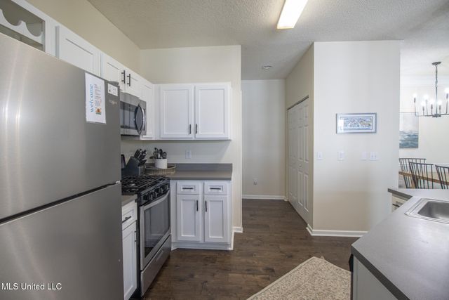 2252 Beach Drive, 203, Gulfport, MS 39507