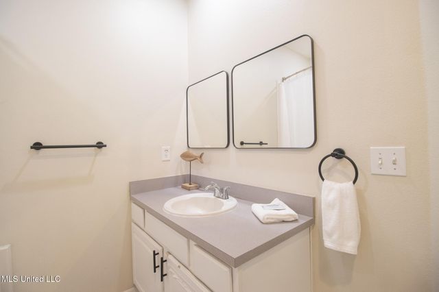 2252 Beach Drive, 203, Gulfport, MS 39507