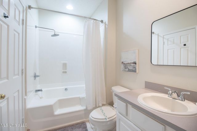 2252 Beach Drive, 203, Gulfport, MS 39507