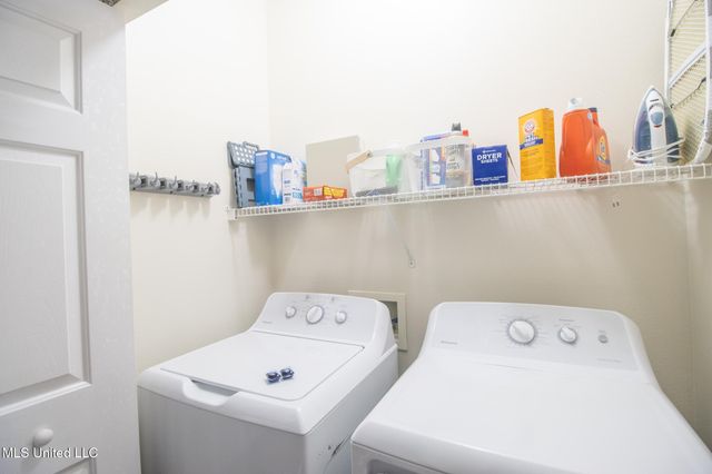 2252 Beach Drive, 203, Gulfport, MS 39507