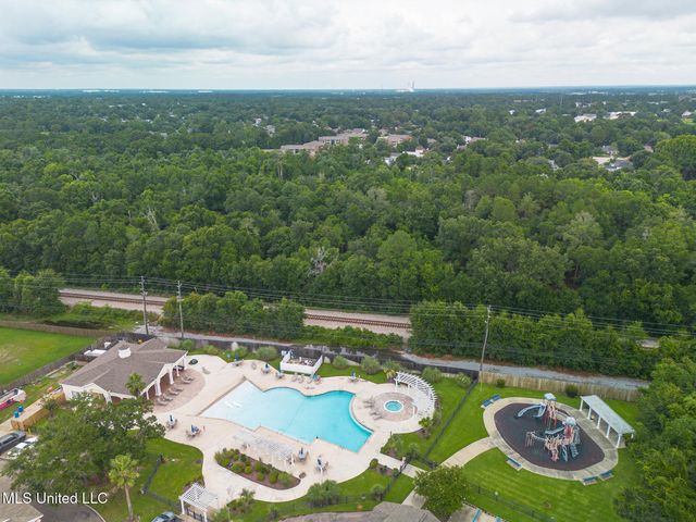 2252 Beach Drive, 203, Gulfport, MS 39507