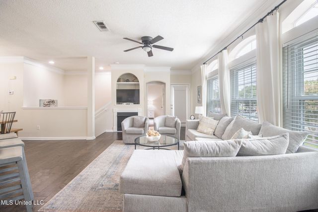 2252 Beach Drive, 203, Gulfport, MS 39507