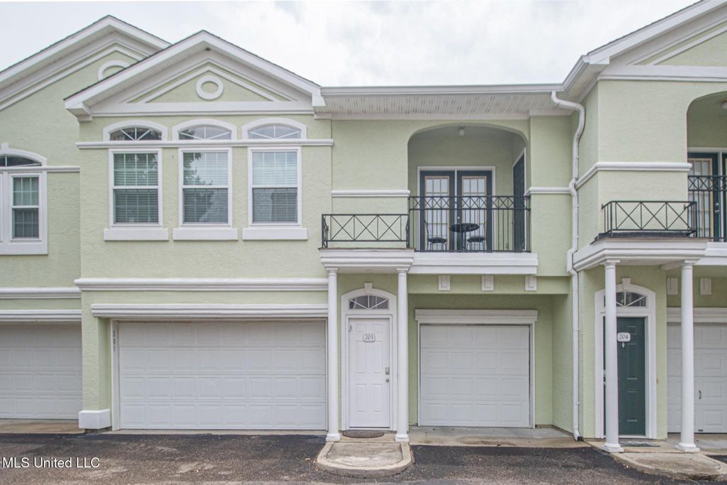 2252 Beach Drive, 203, Gulfport, MS 39507