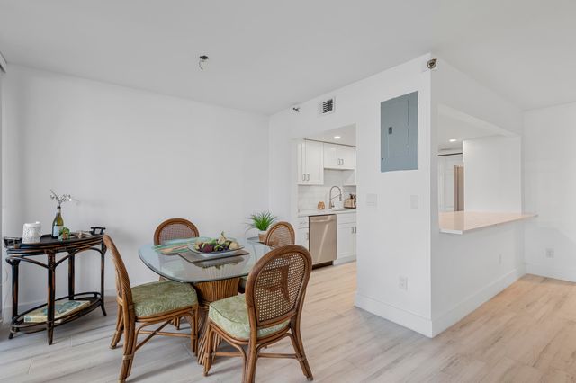 859 Jeffery Street 212, Boca Raton, FL 33487