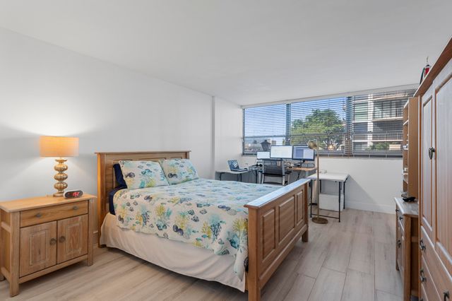 859 Jeffery Street 212, Boca Raton, FL 33487