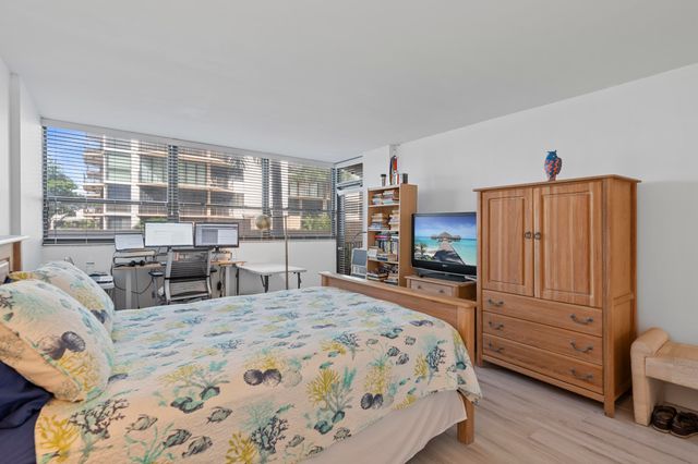 859 Jeffery Street 212, Boca Raton, FL 33487