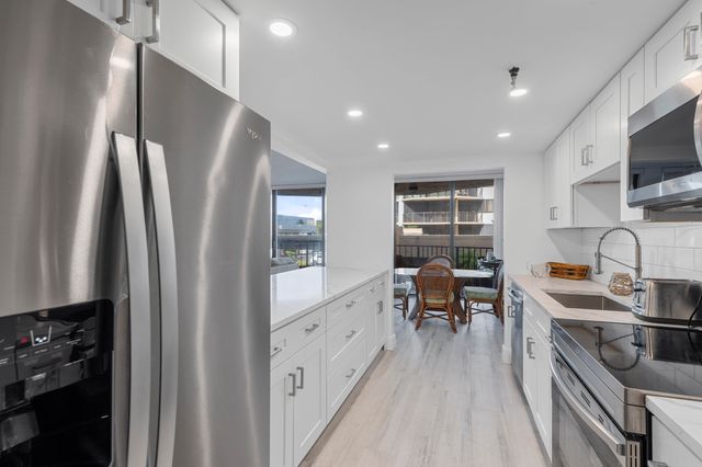 859 Jeffery Street 212, Boca Raton, FL 33487