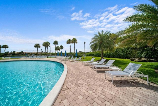 859 Jeffery Street 212, Boca Raton, FL 33487